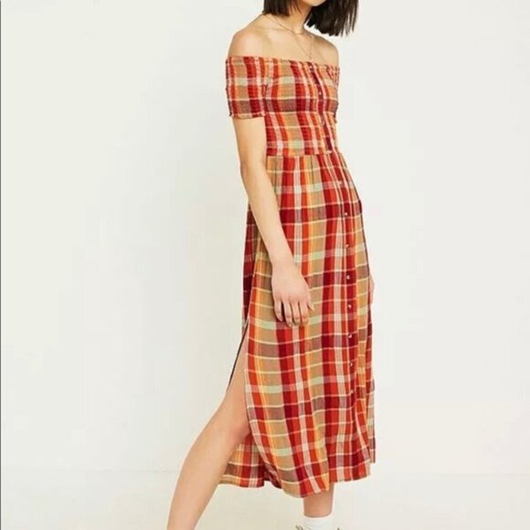 UO Urban Outfitters  Monica Smocked Off-The-Shoulder Midi Dress S Small - Picture 4 of 13